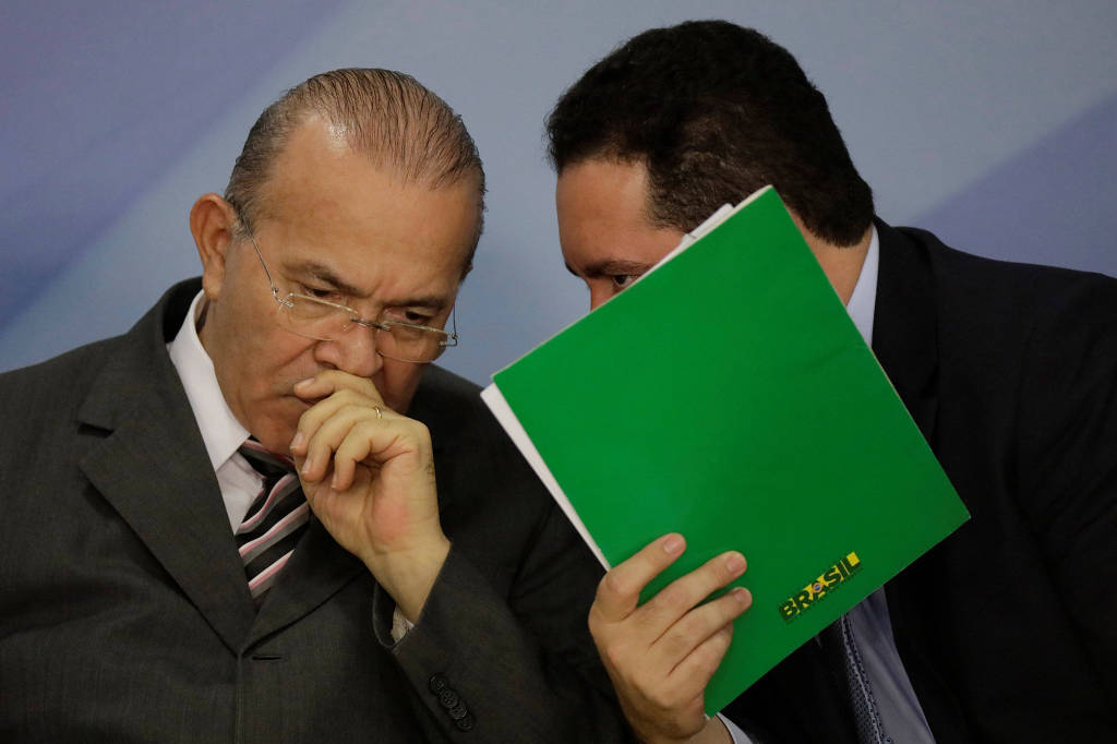 Governo descarta reforma via projeto de lei